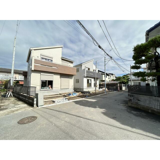 前面道路含む外観写真