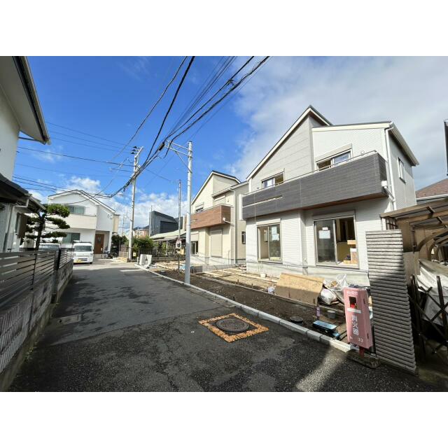 前面道路含む外観写真