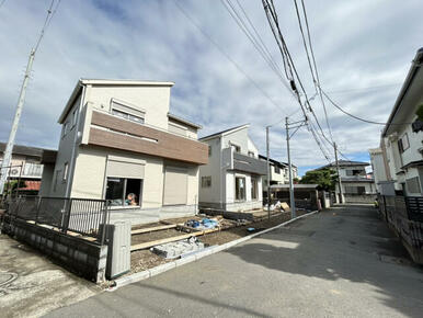 前面道路含む外観写真