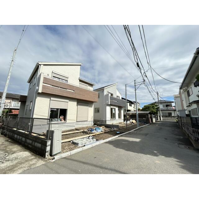 前面道路含む外観写真