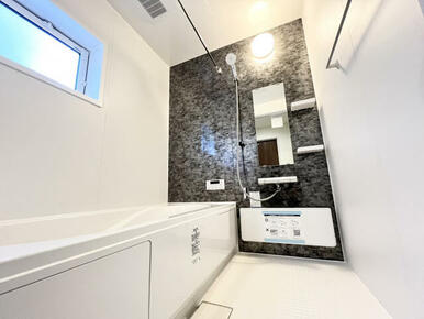 (3)小窓付きの明るい浴室