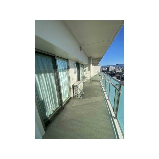 奥行約1.8ｍのゆとりのスペース、ガーデニングなどに便利なスロップシンク付き