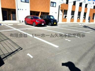 車をお持ちの方に嬉しい駐車場付きの物件です