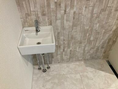 一日の始まりは洗面所から。さぁ顔を洗って気合を入れよう（1号棟）