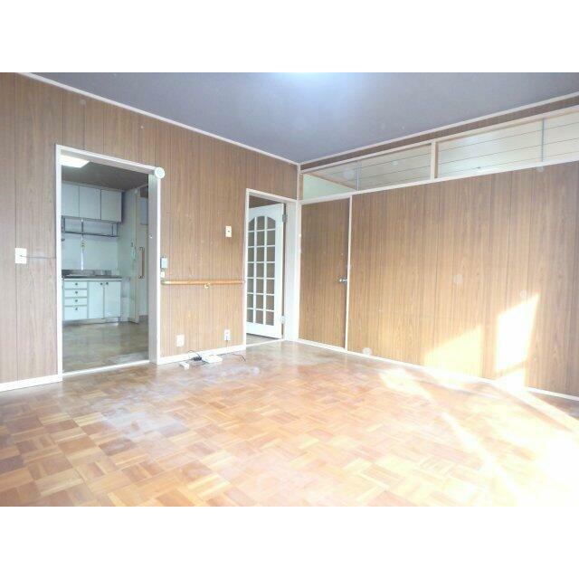 約8.4帖、南向きで陽当り良好