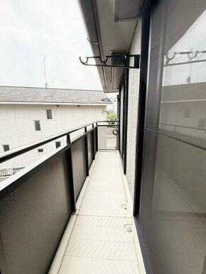 2部屋から出入りできる便利なバルコニー♪