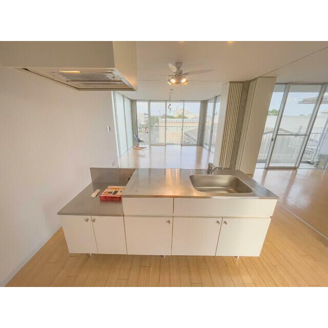 ★キッチンは人気の対面式♪★※照明は設備ではありません