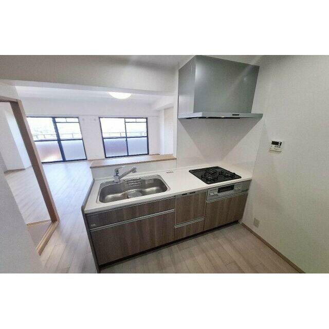 リビングを一望できる開放的なキッチン。家族との会話も自然とはずみます。