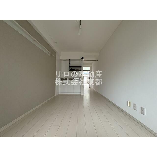 窓から暖かな日差しが入ります♪