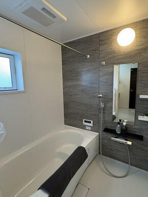 広々バスルーム。お子様とのふれあいの場所としても大切な空間。一日に疲れを癒す広々バスルームです。浴室