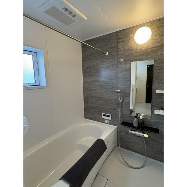 広々バスルーム。お子様とのふれあいの場所としても大切な空間。一日に疲れを癒す広々バスルームです。浴室