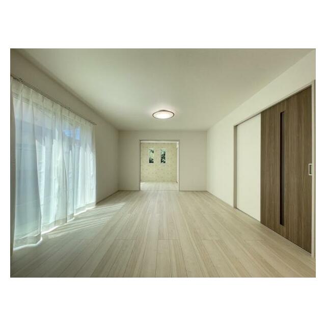 ゆとりある広さと明るさでホッとくつろげるスペースになっています！