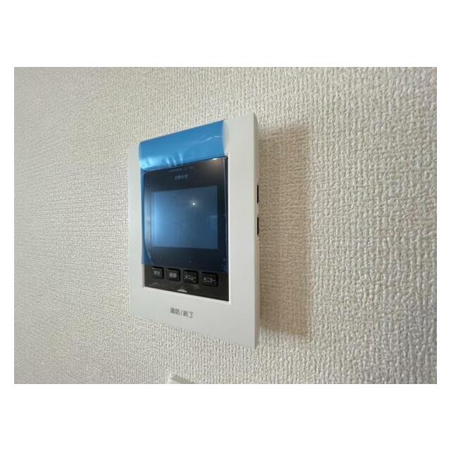 訪問者がひと目でわかるモニター付きインターホンを標準装備。お子さまのお留守番にも安心です！