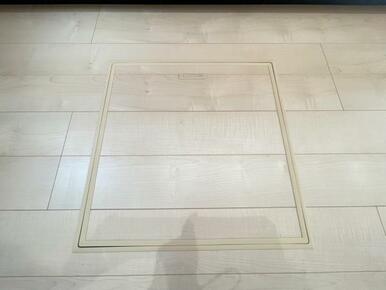 お漬物を漬けたり鍋などの季節物もしまっておける便利な床下収納！