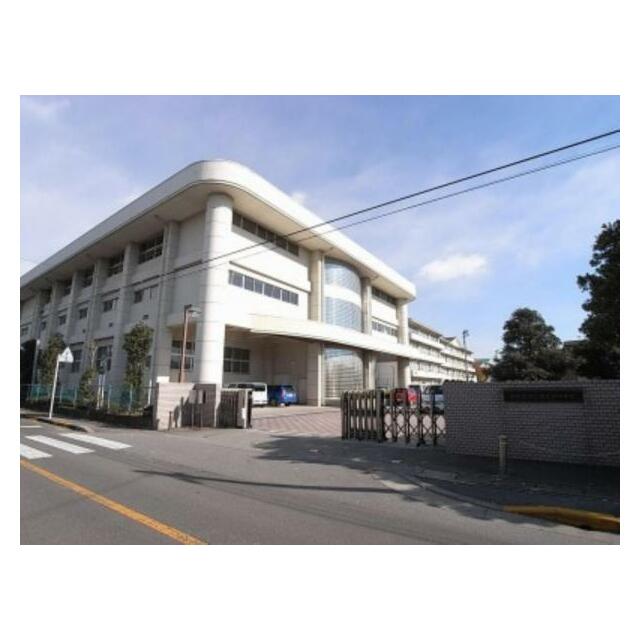 泉が丘中学校　1098ｍ/徒歩14分、車3分