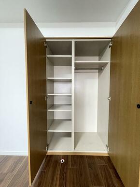 洋室2クローゼット