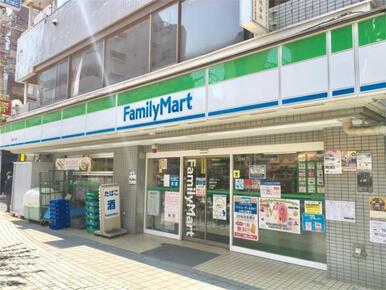 ファミリーマート　鶴見中央店