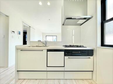 【キッチン】食洗機付きのキッチン♪効率よくお料理のできるオールスライド収納◎