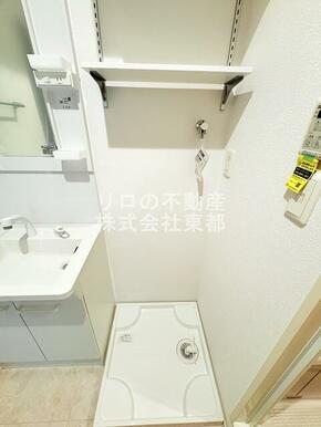 洗濯機置き場は室内にあるので雨に濡れる心配はありません。