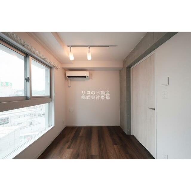 窓から暖かな日差しが入ります♪