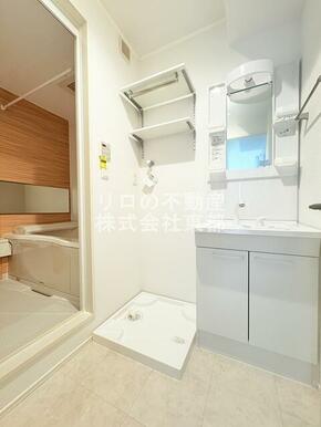 洗濯機置き場は室内にあるので雨に濡れる心配はありません。