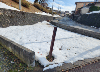 向かい側にある駐車場用地です。