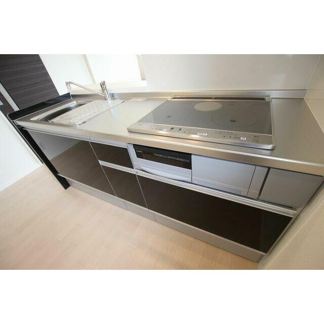 ３口ＩＨコンロ＋グリル付のシステムキッチンです。