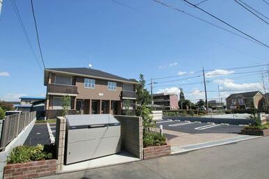 敷地内に入居者専用のごみ集積所がございます。