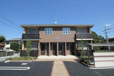 全世帯角部屋・２ＬＤＫの間取りです。全戸バルコニー付き。