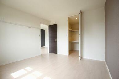 ７．５帖の洋室です。ウォークインクローゼットがついています。