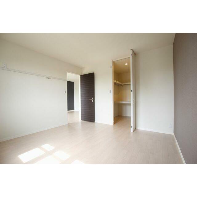 ７．５帖の洋室です。ウォークインクローゼットがついています。