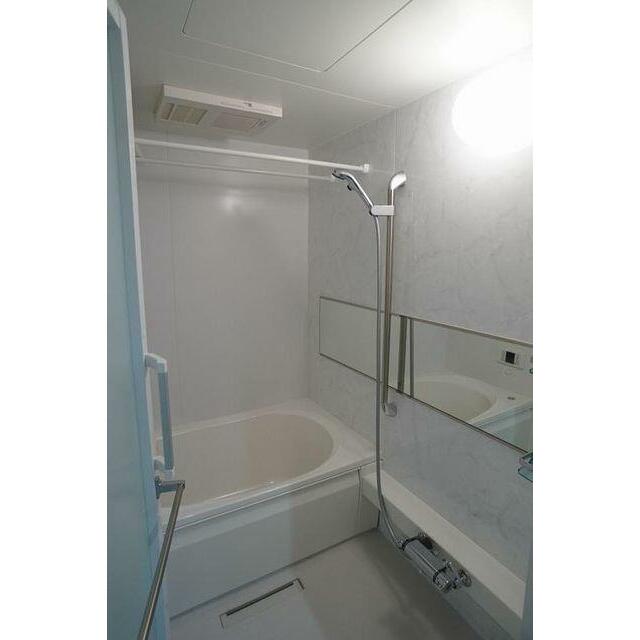 【浴室】浴室換気乾燥機付きです。