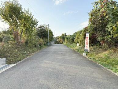 前面道路北西向き