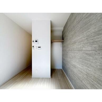 洋服はこちらに掛けておけます