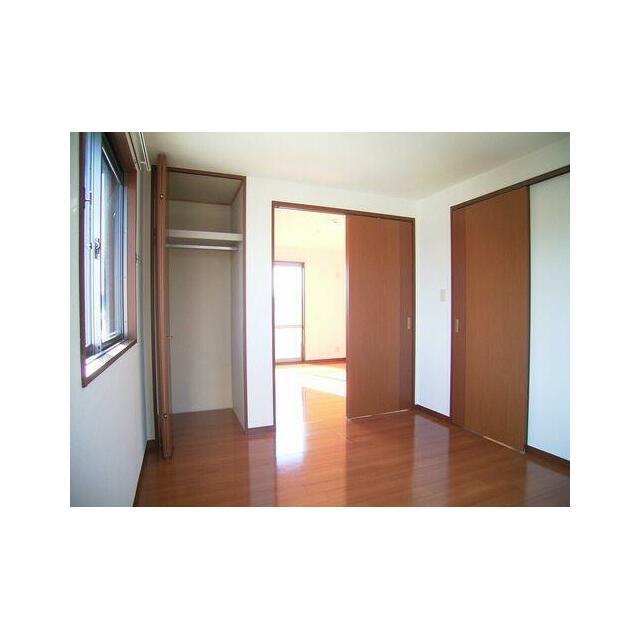 北側洋室から南側洋室への視点です。