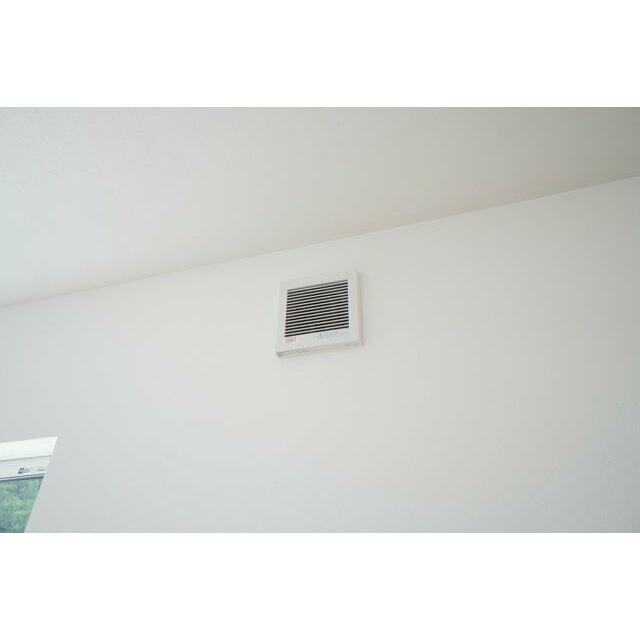換気扇を増設！ペットにとって快適に、人にとっては不快にならない空間に工夫しています。