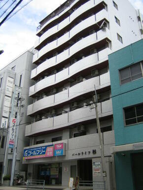 上本町からすぐ近くに建ってます