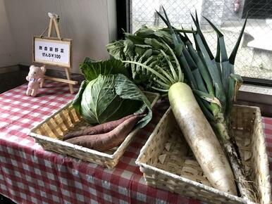 大家さんが作った野菜を不定期で販売しています