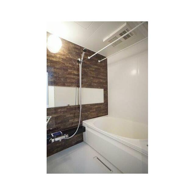 浴室　アクセントパネルを採用、浴室乾燥暖房機付きです。