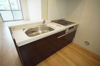 キッチン　３口ＩＨコンログリル付きです