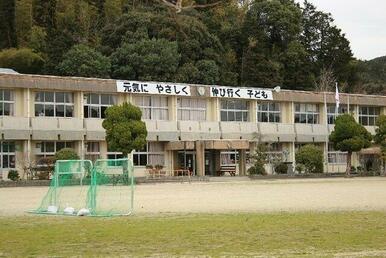 牧島小学校まで850m
