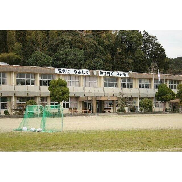 牧島小学校まで850m