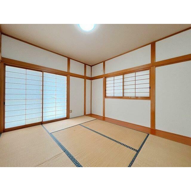 「１階　約６帖和室」別角度の写真です。