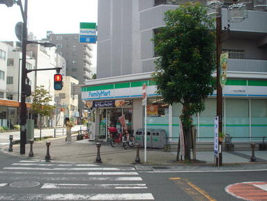 ファミリーマートわらび西口店