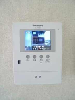 ☆来訪者を映像で確認できるテレビモニター付インターホンです♪