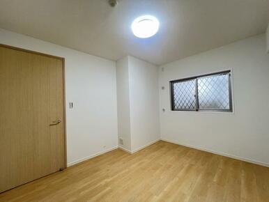 「洋室約7帖」別の角度からのお写真です。