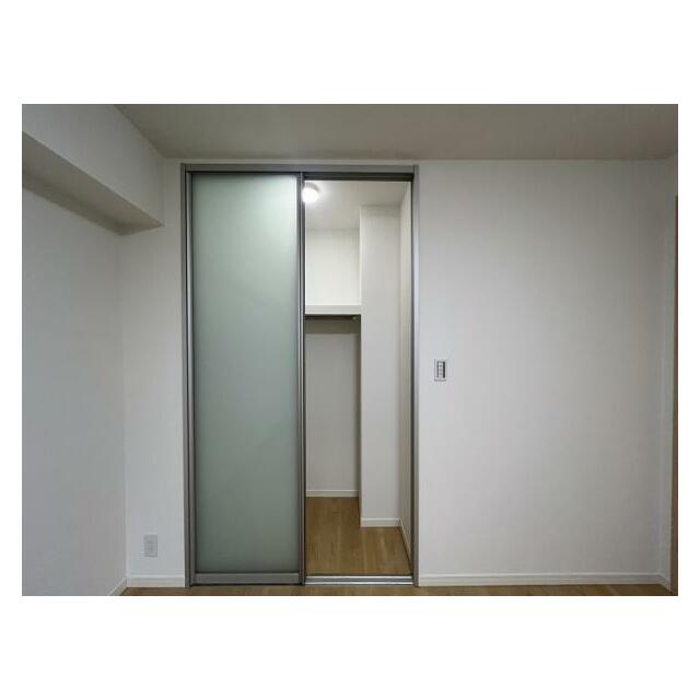 「洋室約7帖」収納が付いております。