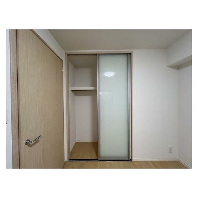 「洋室約5.3帖」収納が付いております。