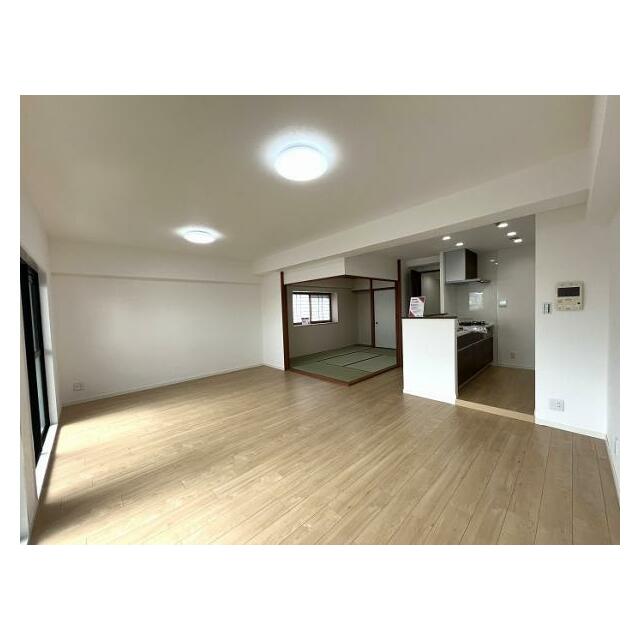 「LDK」キッチンや和室と一体感ある空間です。