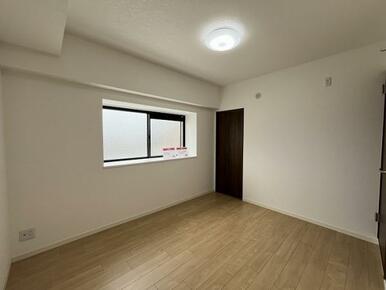 「北西洋室」アクセントにダークブラウン系を使った暖かな雰囲気のお部屋です。